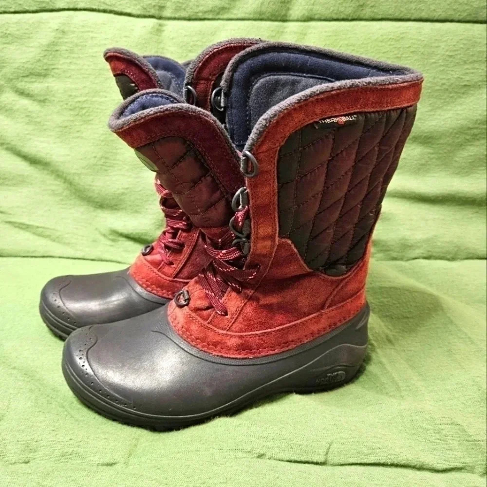 North face rain/snow boots. Woman's size 6